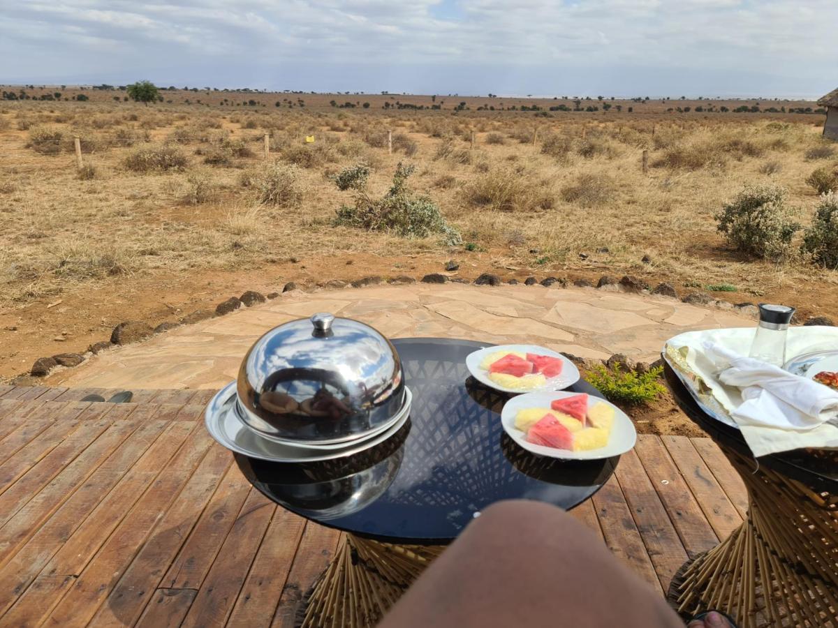 Amanya Camp1-Bed King Lion Tent in Amboseli NP Bagian luar foto
