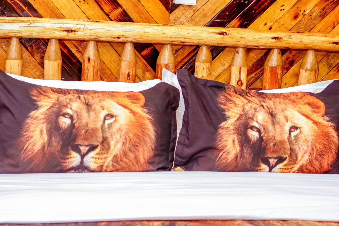 Amanya Camp1-Bed King Lion Tent in Amboseli NP Bagian luar foto
