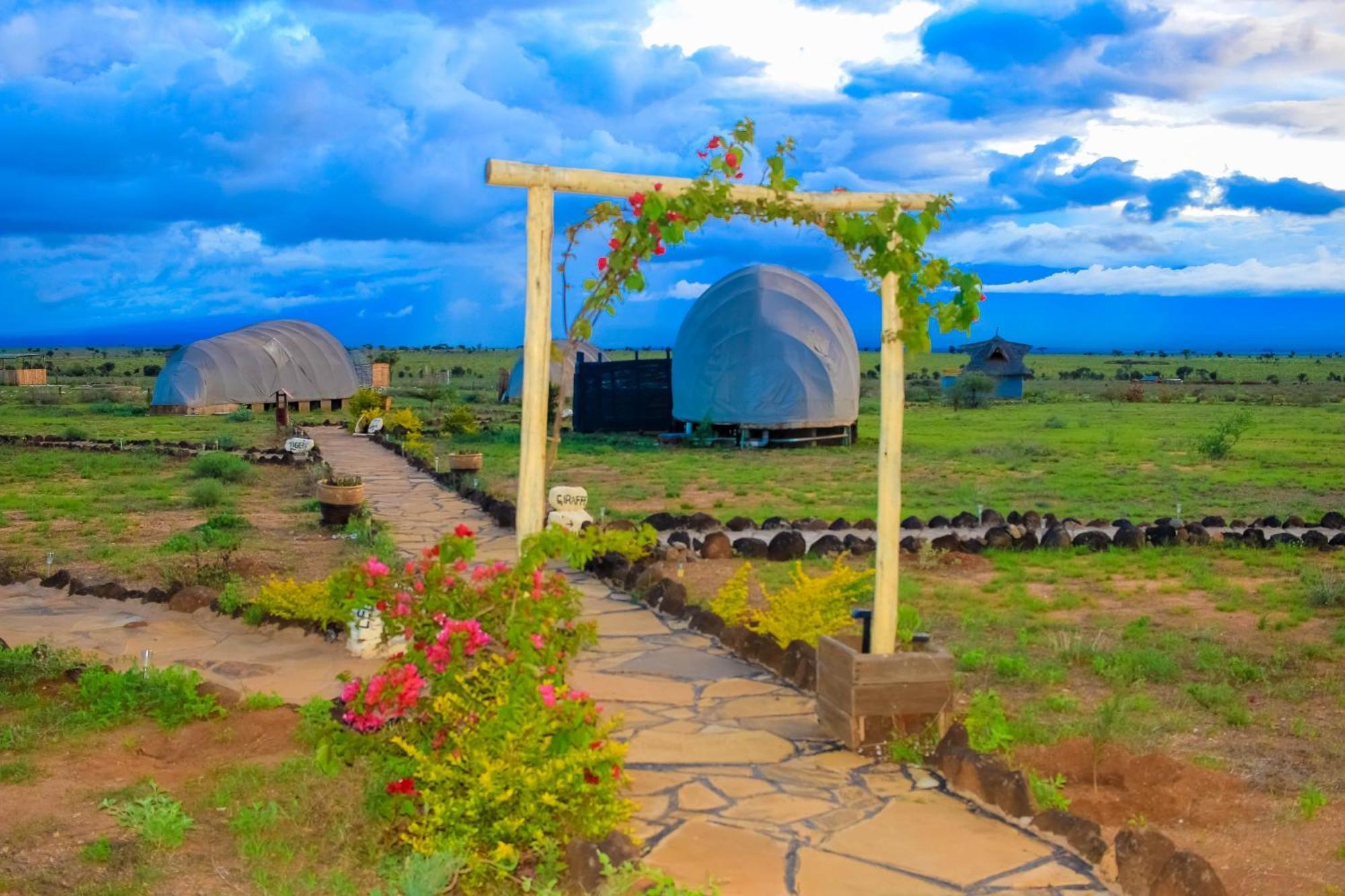 Amanya Camp1-Bed King Lion Tent in Amboseli NP Bagian luar foto
