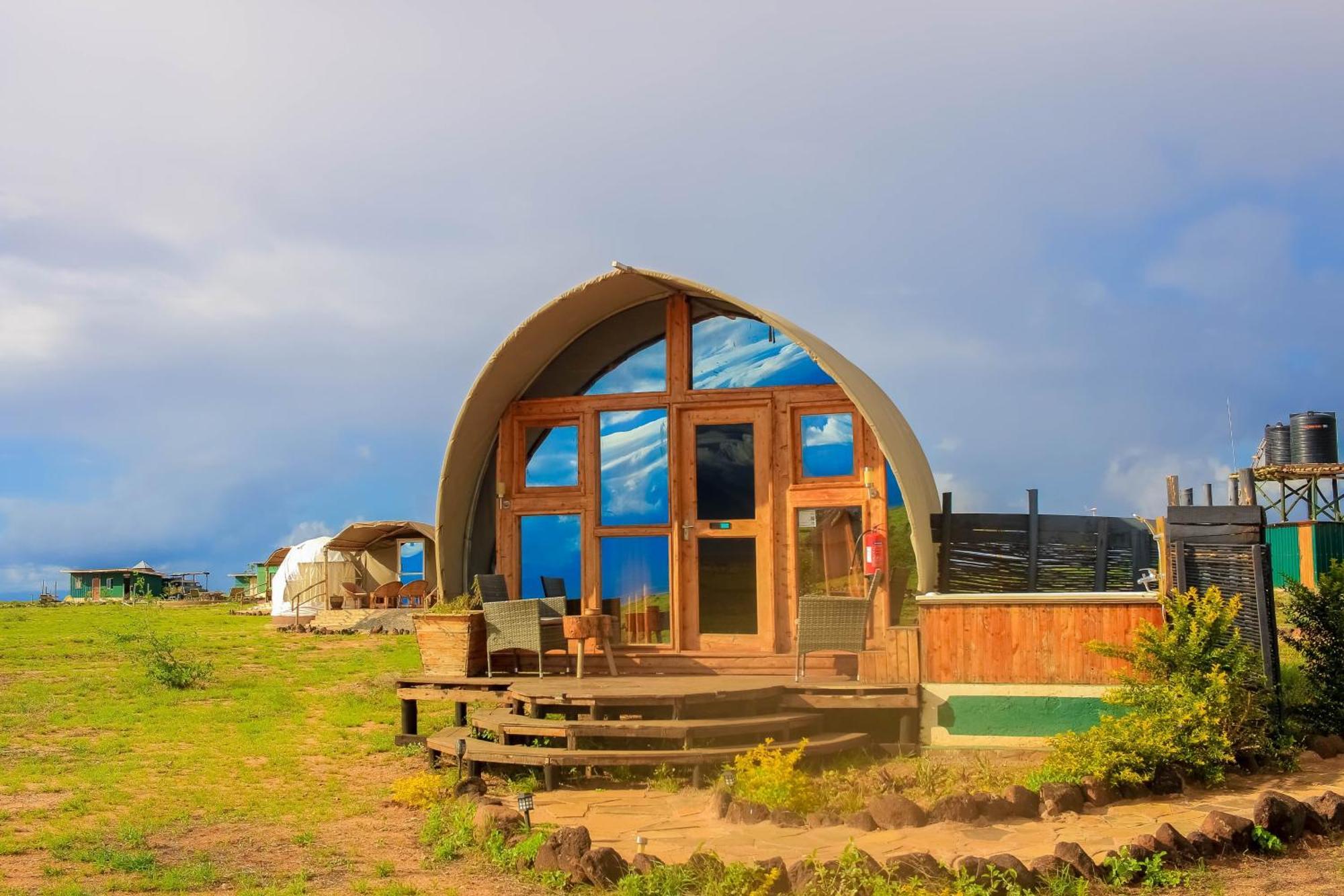 Amanya Camp1-Bed King Lion Tent in Amboseli NP Bagian luar foto