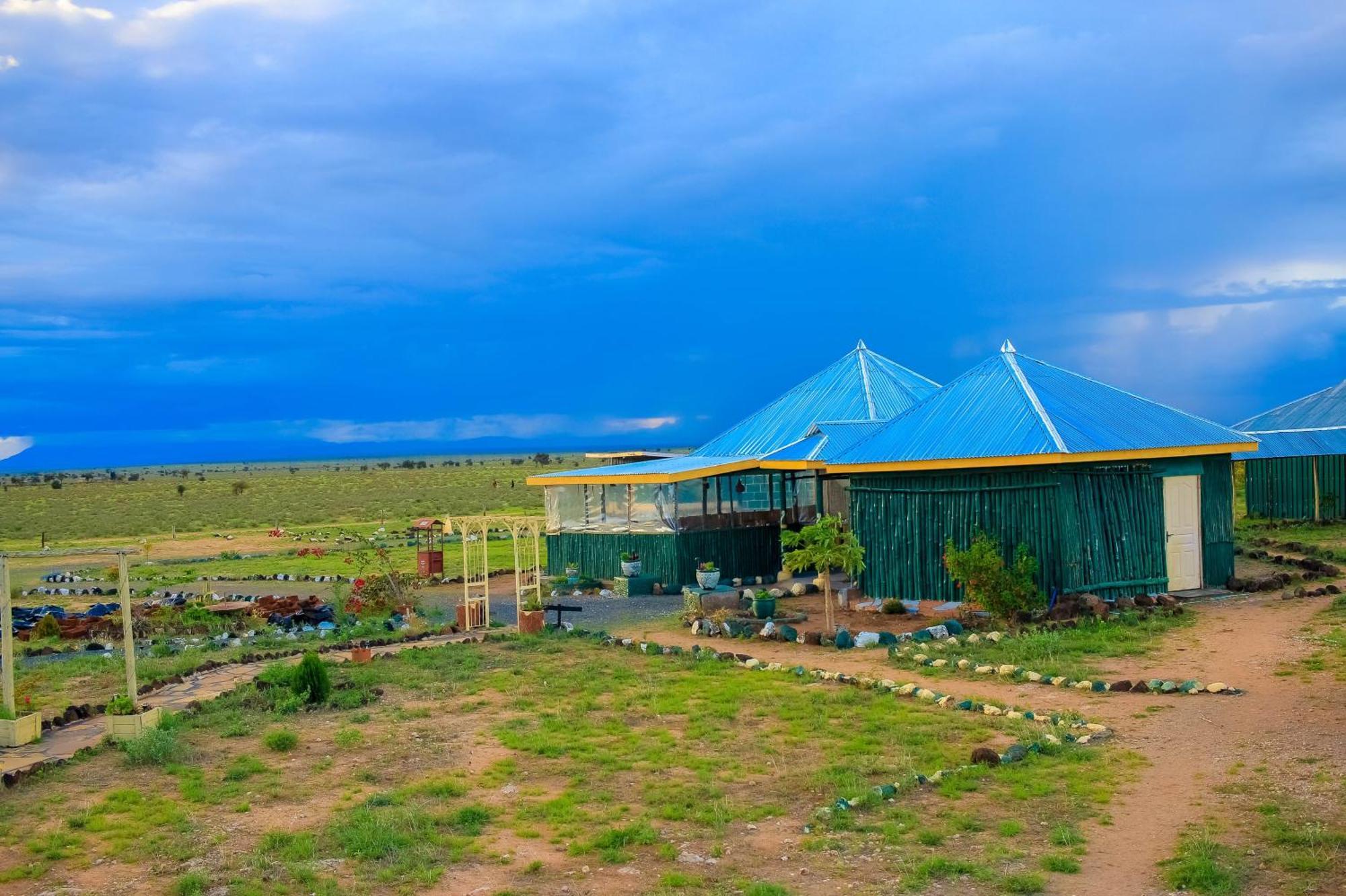 Amanya Camp1-Bed King Lion Tent in Amboseli NP Bagian luar foto